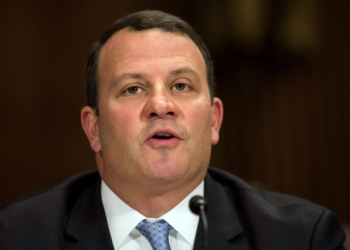US District Judge Timothy Kelly orders the White House to reinstate CNN, MS NOW and Politico’s access after temporarily blocking the administration’s ban on the three news outlets.