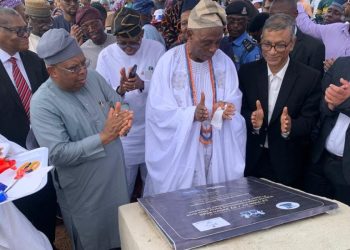 Olubadan, Oba Rasidi Ladoja and Officials perform the groundbreaking ceremony for a new mini-grid project aimed at improving electricity supply to five communities in Ibadan, Oyo State.