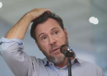 Spain's transport minister, Oscar Puente, speaking at a news conference regarding the Toldo train collision