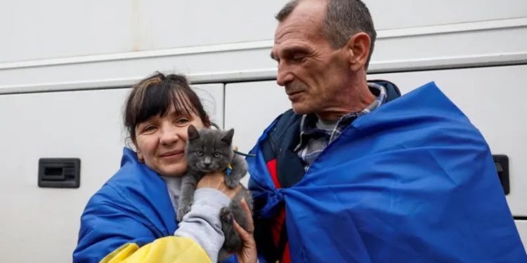 Residents evacuated from Russian-occupied Oleshky