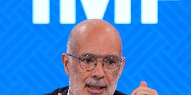 Rodrigo Valdés of the International Monetary Fund’s Fiscal Affairs Department, who urged countries to replace blanket fuel subsidies with targeted assistance.