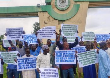 Members of SUDA protest take over of Suleja field base by the military