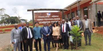 Thai and Kenyan officials pose for a group photograph at the Thailand–Kenya Agro-Technologies Learning Centre. (Source: Thailand International Cooperation Agency)