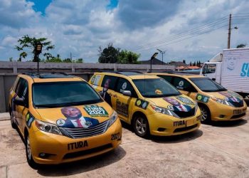 Three brand-new Sienna buses donated by D’Banj to Pelumi Olajengbesi for his 2027 House of Representatives campaign.
